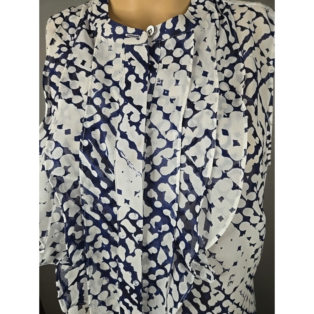 Cabi Women's Blue and White Button Down Sleeveless Blouse Size Medium - Picture 3 of 6
